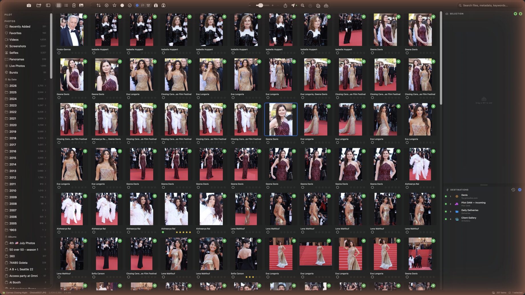 FotoTrafiX grid view with 207 red-carpet selects